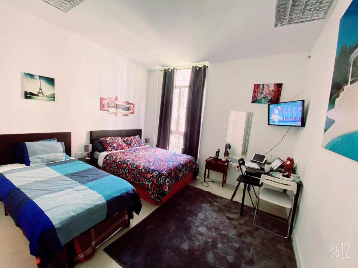 Parsa Homstay Madrid Exterior photo